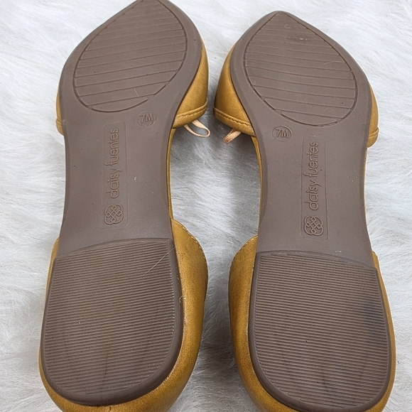 Daisy Fuentes Fall Color Flats with Feather Dangle Ankle Strap Size 7 - Picture 7 of 8